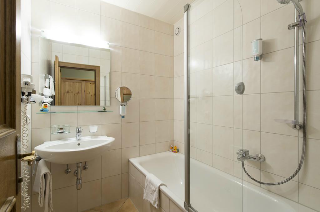 Alpenhotel Valluga Zuers Room photo